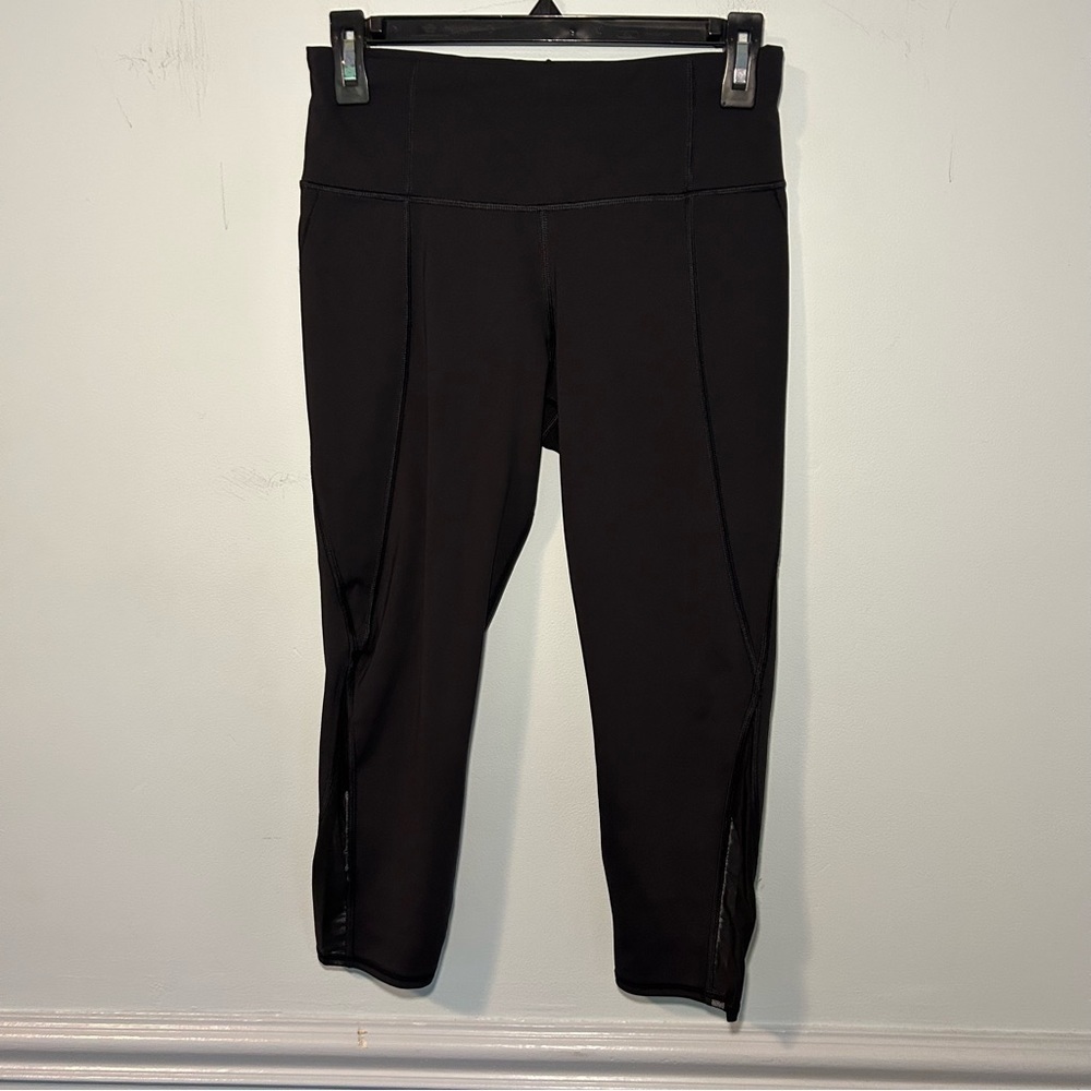 Athleta Black Lightning Capri Leggings Size Small
